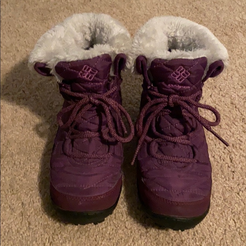 Barely used girls Columbia boots.